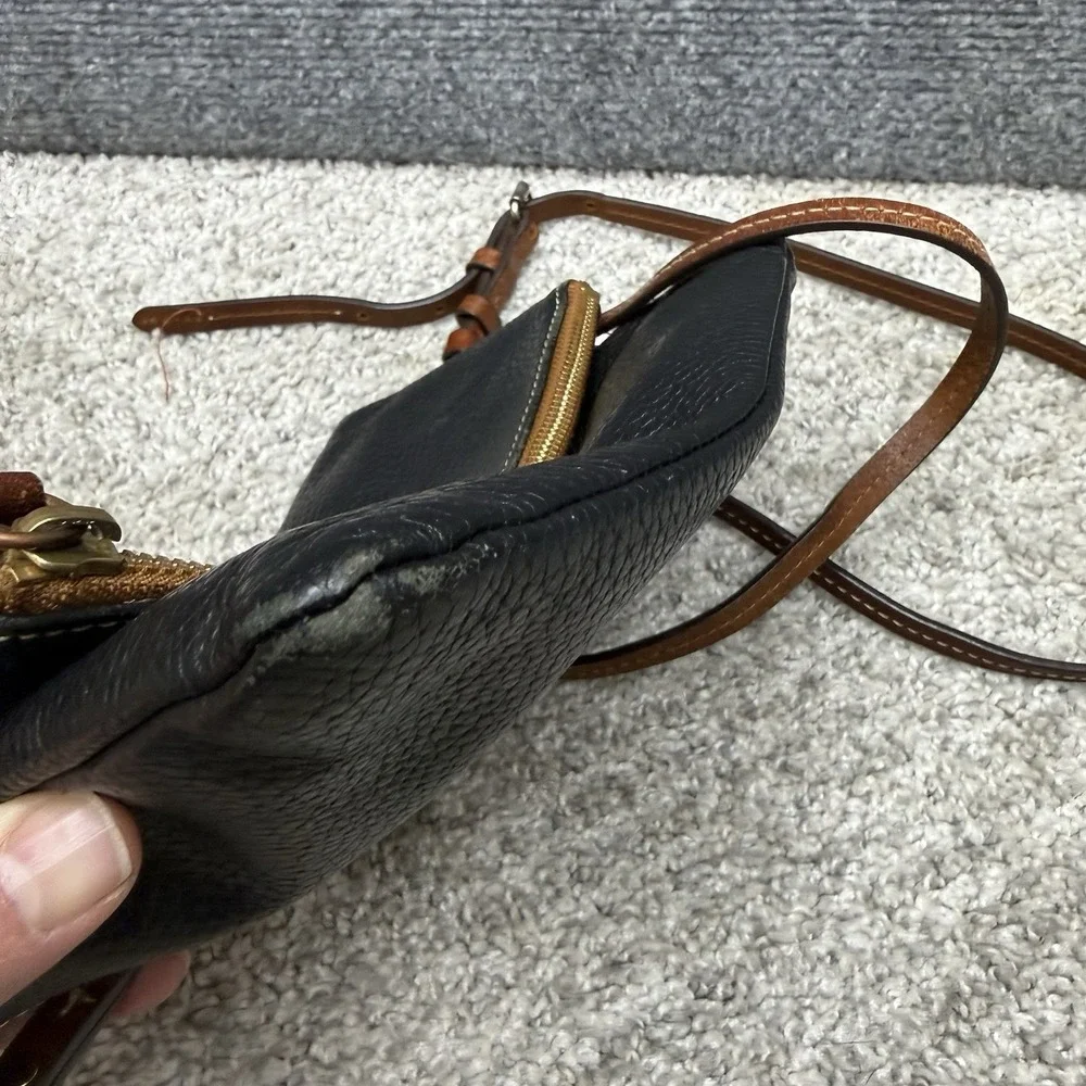 Dooney & Bourke pebble leather folder‎ zip crossbody purse bag black